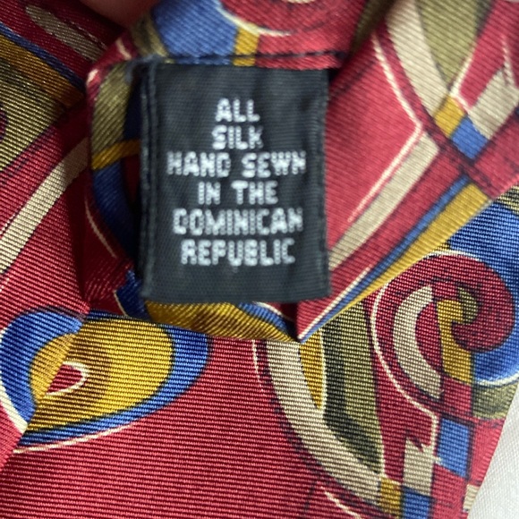 Men’s Cranberry Red W/ Abstract Design Silk Tie Necktie Silk Accents - Picture 5 of 7